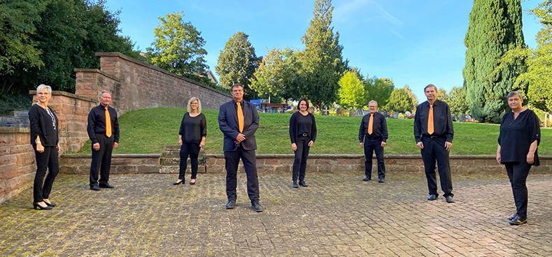 Gruppenbild des Akkordeon Orchesters Stein e. V., Stand 2012, Aufnahme im Innenraum